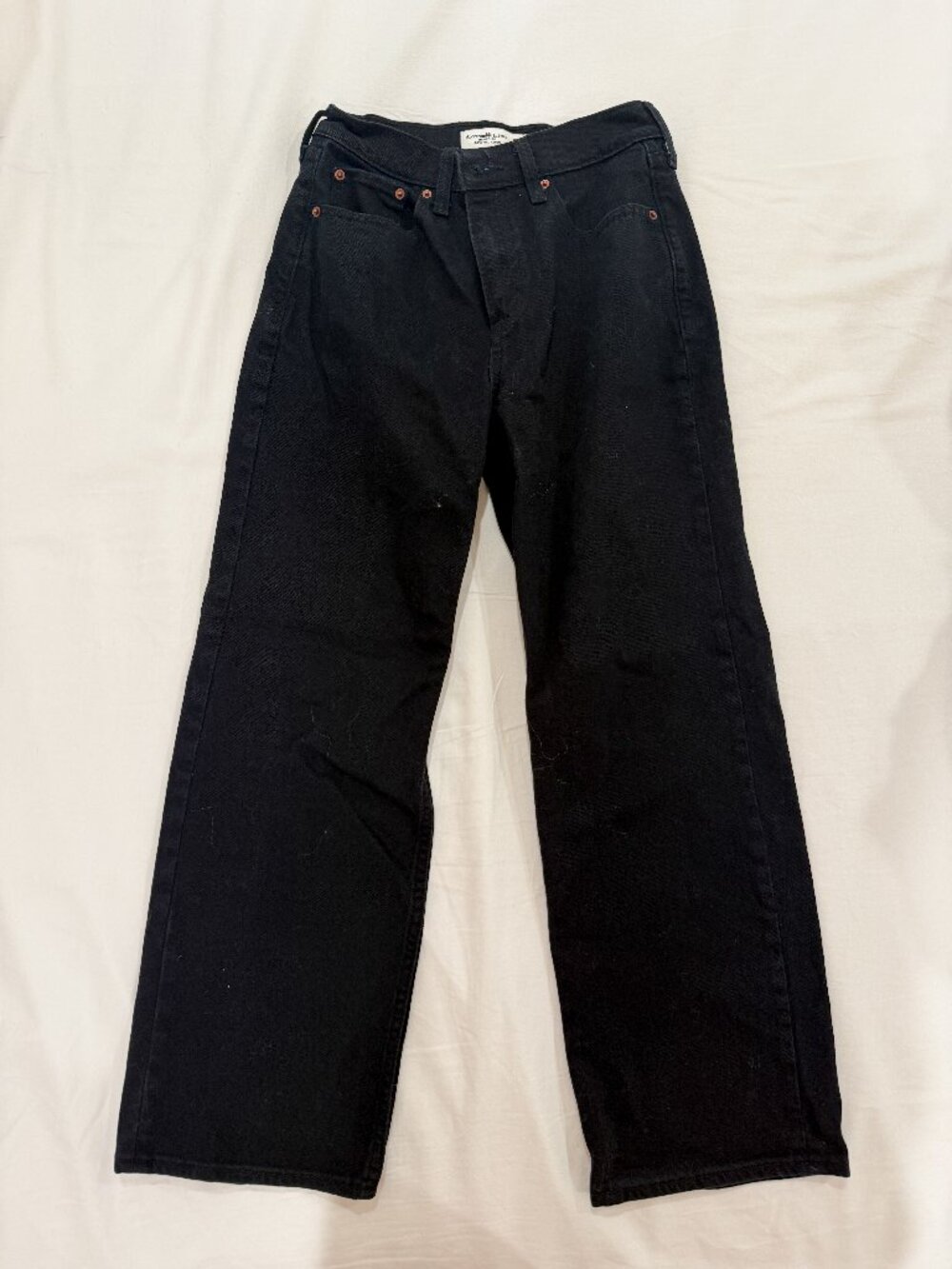 Brand new Abercrombie & Fitch Black High Rise Relaxed 90s Jeans